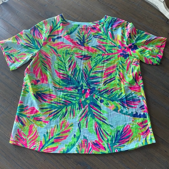 Lilly Pulitzer size XL short sleeve v neck top - Picture 5 of 8